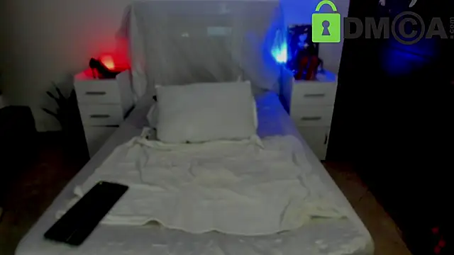 Snapshot of Lucyerobbie chatting on February 21, 5:02 am Lucyerobbie online show from February 21, 5:02 am