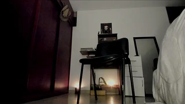 Lucyerobbie online show from July 10, 12:04 am