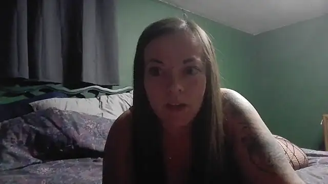 Snapshot of Glitt3rqueen341 chatting on October 3, 3:47 am Glitt3rqueen341 online show from October 3, 3:47 am