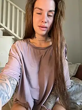 EmiliaCatalina online show from December 17, 7:37 pm