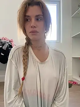 EmiliaCatalina online show from November 20, 4:40 pm