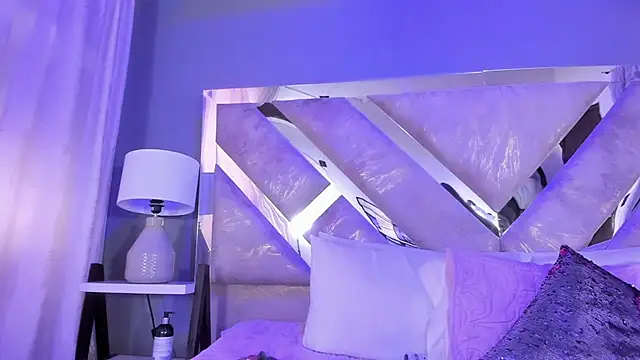 victoria cooper3 online show from March 14, 1:35 pm