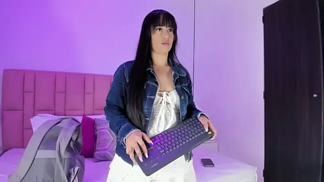 victoria cooper3 online show from January 10, 11:45 am