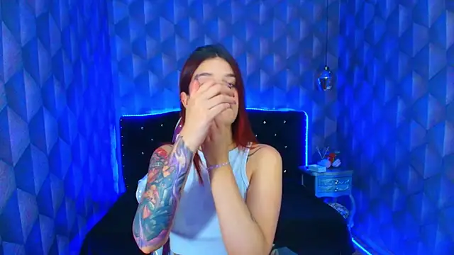 LiaHarryis online show from December 4, 7:33 pm