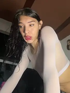 NICOLSKINNY1 online show from March 20, 5:47 pm