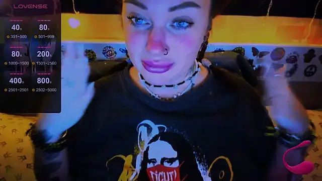 EllieOz online show from February 22, 7:03 pm