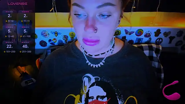 EllieOz online show from March 9, 5:28 pm