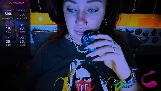 EllieOz online show from March 10, 3:52 pm