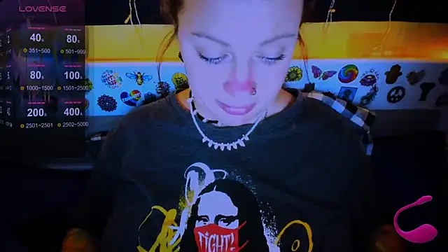 EllieOz online show from March 19, 5:28 pm