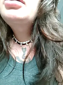 EllieOz online show from October 6, 4:04 pm