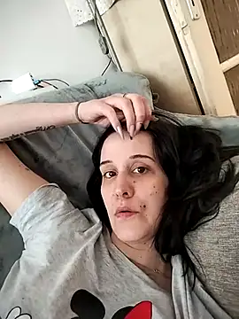 LauraBaby online show from March 20, 1:15 pm