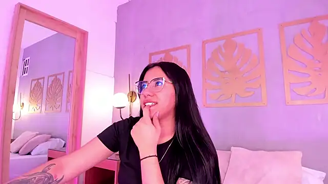 Snapshot of majo_rosse_ chatting on February 18, 6:59 pm majo rosse online show from February 18, 6:59 pm