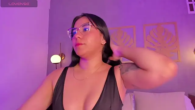 Snapshot of majo_rosse_ chatting on May 16, 7:12 pm majo rosse online show from May 16, 7:12 pm