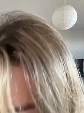 curvyflawless online show from January 6, 9:08 am