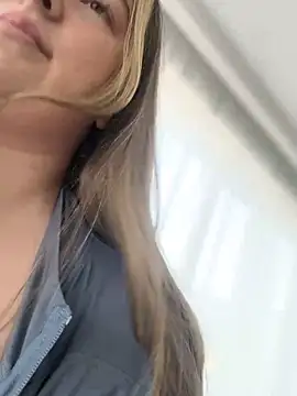 curvyflawless online show from January 10, 12:15 pm