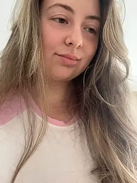 curvyflawless online show from March 14, 8:10 am