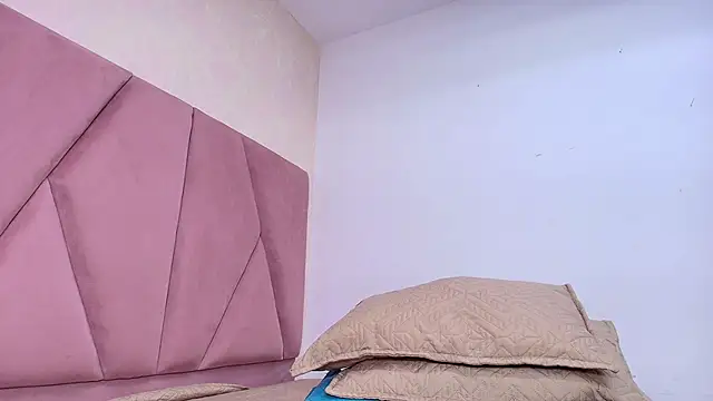 arl chloee online show from February 25, 3:09 am