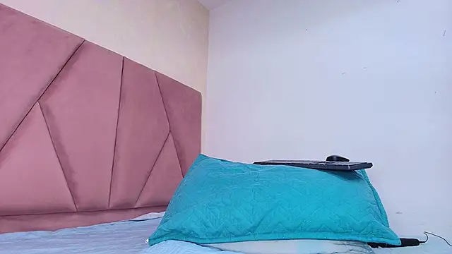 arl chloee online show from March 7, 3:08 am