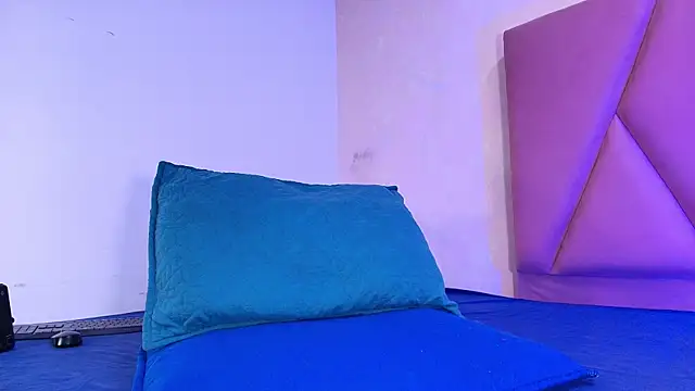 arl chloee online show from September 26, 3:10 am