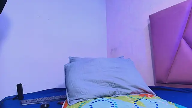 arl chloee online show from October 17, 3:10 am