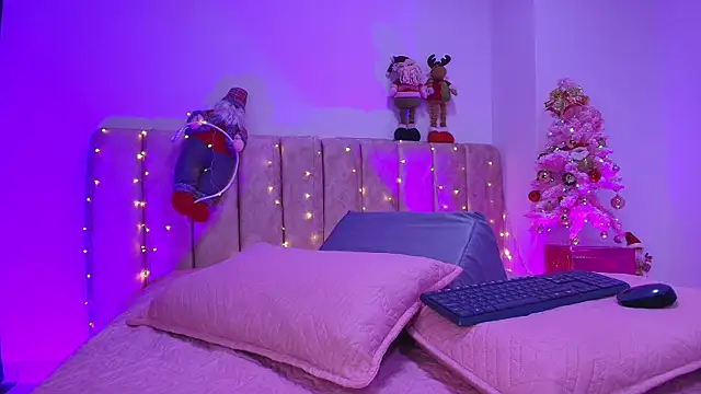 arl chloee online show from December 17, 3:12 am