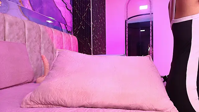 arl chloee online show from March 20, 3:11 am