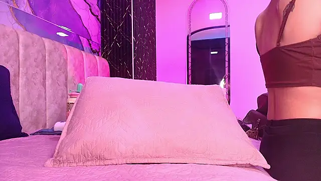 arl chloee online show from March 25, 3:12 am