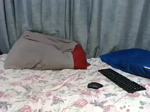 Snapshot of SexyCurvaceousxx chatting on December 5, 4:42 am SexyCurvaceousxx online show from December 5, 4:42 am