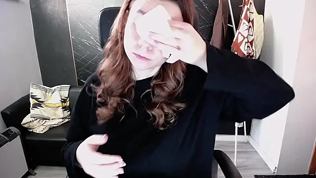 littleviki7 online show from November 18, 8:30 am