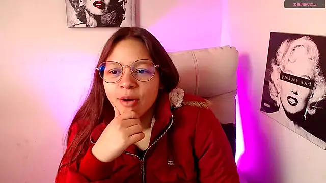 Snapshot of SamanthaRoldaan chatting on January 20, 1:42 pm SamanthaRoldaan online show from January 20, 1:42 pm