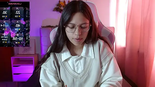 Snapshot of SamanthaRoldaan chatting on February 22, 5:57 pm SamanthaRoldaan online show from February 22, 5:57 pm