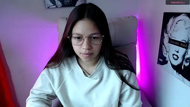 Snapshot of SamanthaRoldaan chatting on March 2, 1:49 pm SamanthaRoldaan online show from March 2, 1:49 pm