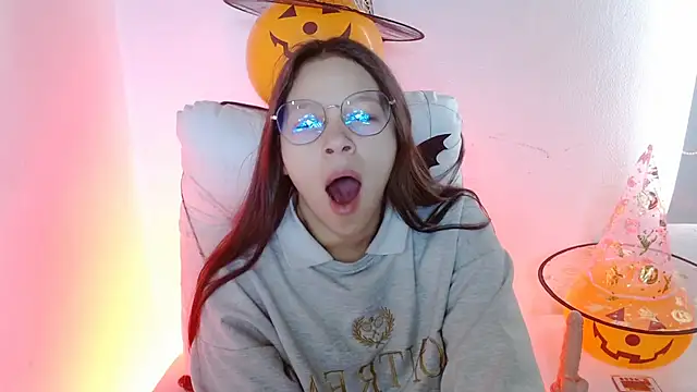 Snapshot of SamanthaRoldaan chatting on October 20, 2:17 pm SamanthaRoldaan online show from October 20, 2:17 pm