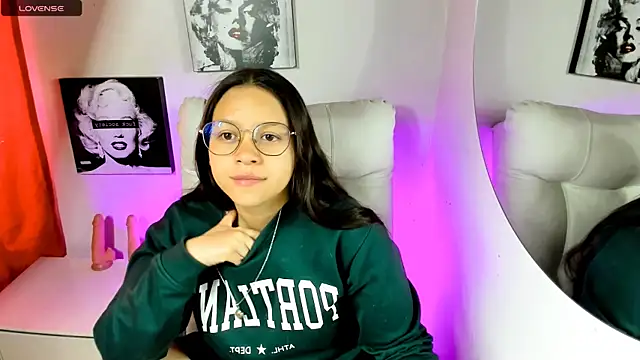 SamanthaRoldaan online show from April 7, 3:01 pm