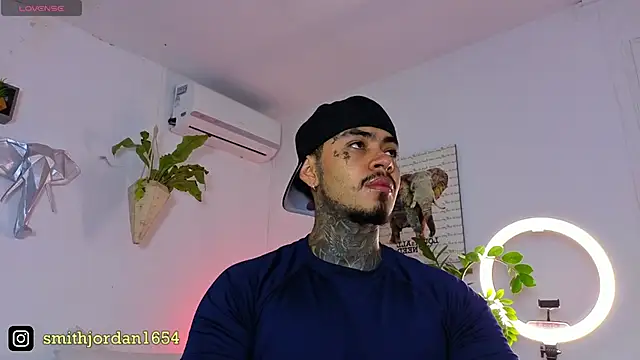 JordanSmiith  online show from November 13, 9:25 pm