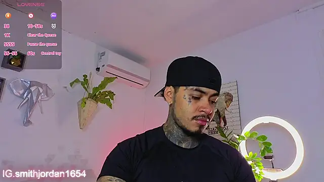 JordanSmiith  online show from November 14, 9:13 pm