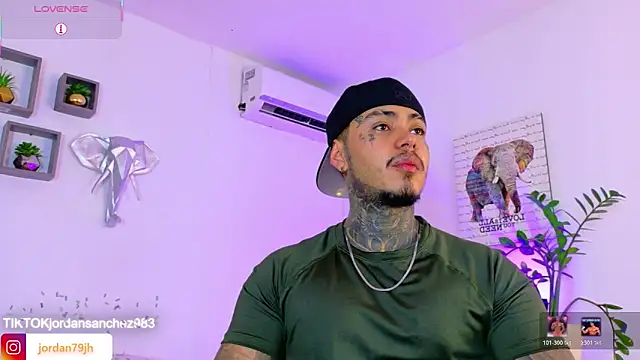 JordanSmiith  online show from May 21, 9:22 pm