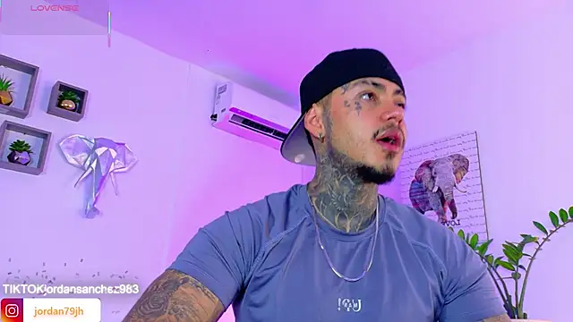 JordanSmiith  online show from June 2, 9:06 pm