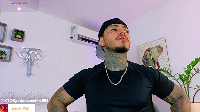 JordanSmiith  online show from June 15, 8:00 pm