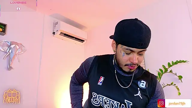JordanSmiith  online show from June 26, 9:52 pm