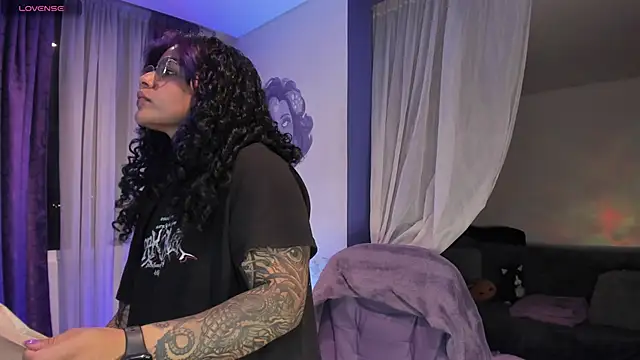 witchviolet online show from March 10, 1:32 am