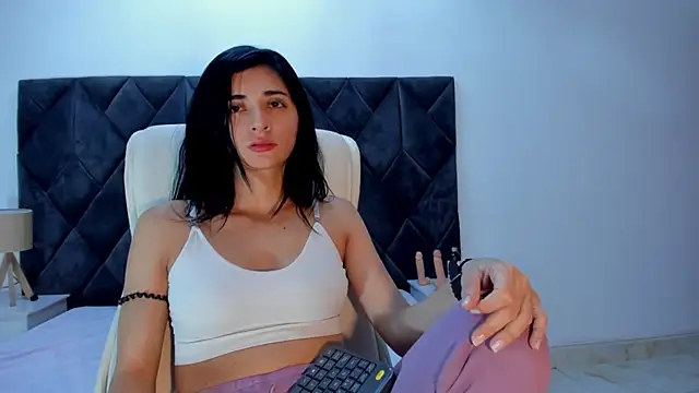 Snapshot of Linisprincehot69 chatting on February 8, 1:22 am Linisprincehot69 online show from February 8, 1:22 am