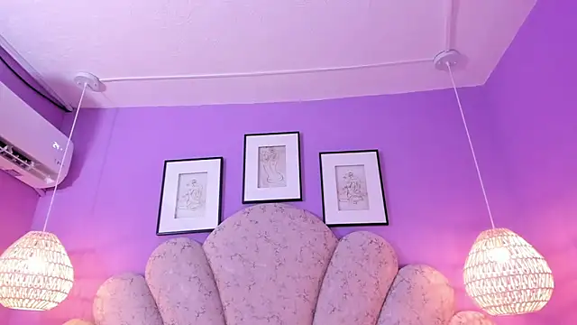 chloe watson  online show from February 8, 11:34 pm