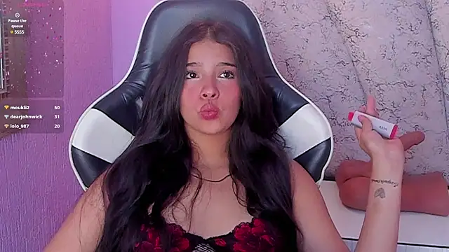 chloe watson  online show from March 12, 11:12 pm