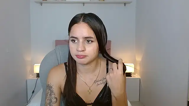 Snapshot of heidy_hoiss chatting on December 20, 8:45 pm heidy hoiss online show from December 20, 8:45 pm