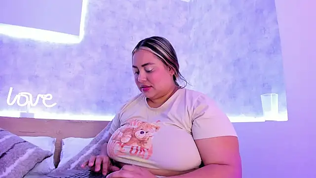 Snapshot of tatijara chatting on January 15, 2:27 am tatijara online show from January 15, 2:27 am