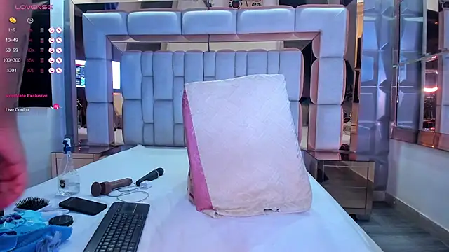 samantasm online show from February 8, 9:13 am