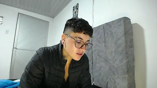 linda 33 online show from April 23, 2:35 am