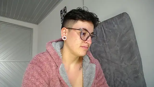 linda 33 online show from April 24, 6:32 pm