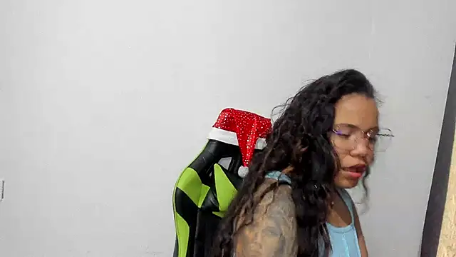 leila 22 online show from December 15, 6:15 pm